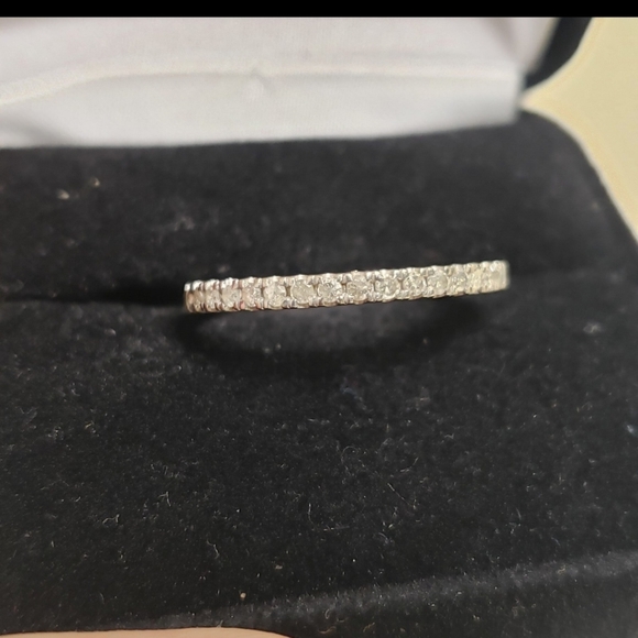 10k gold real diamond anniversary band - Picture 2 of 9